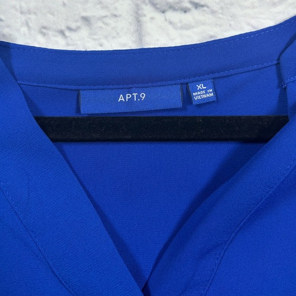 Apt. 9 Women's Royal Blue Blouse. Short Sleeve. Vneck line. Size XL. - Picture 3 of 8